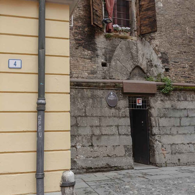 Vista panoramica di Bologna dalla Torre Prendiparte, dimora storica in centro