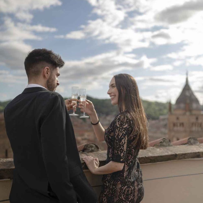 Dettaglio degli interni della Torre Prendiparte, dimora storica dove dormire a Bologna